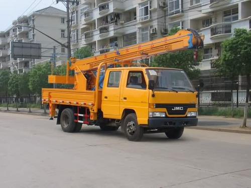 高空作業(yè)車(chē)