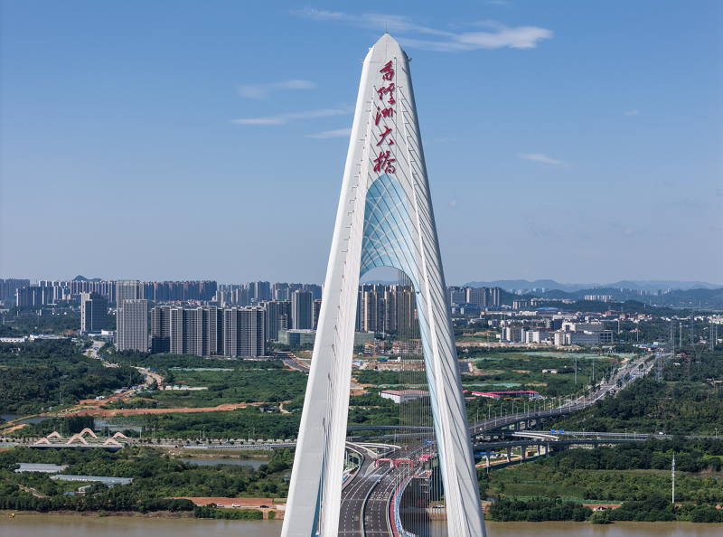 香爐洲大橋路段護(hù)欄清洗-長(zhǎng)沙市望城區(qū)主次干道環(huán)衛(wèi)清掃保潔第六輪社會(huì)化承包項(xiàng)目標(biāo)段十三（交通護(hù)欄）
